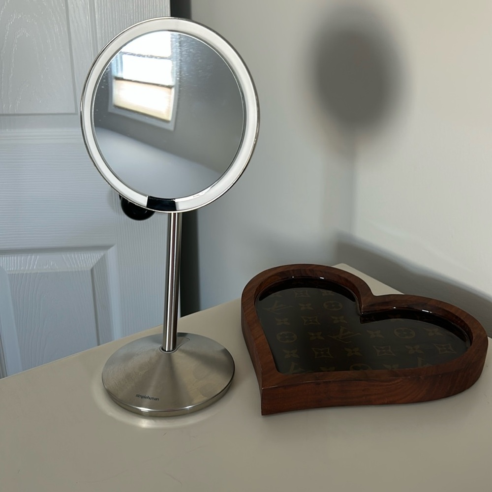 Simple Human magnifying mirror in perfect condition.
